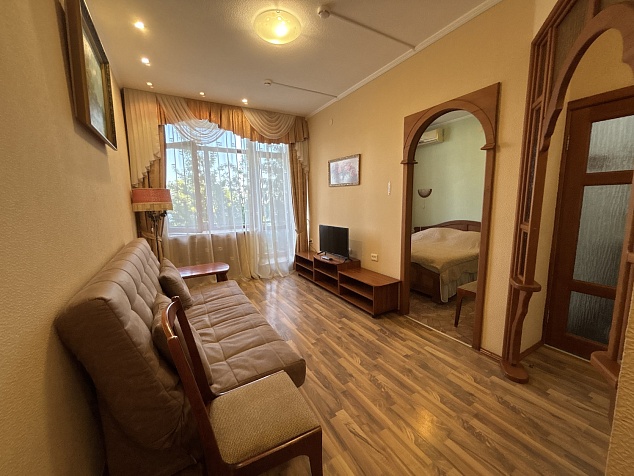 Размещение одного человека в  номере «Комфорт семейный» без подселения по путёвке «Санаторно-курортная»